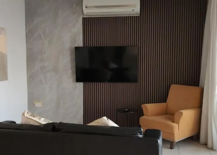 Large Seafront 3 Bedroom Apartment In The Heart Of Sliema - Mmai1-2